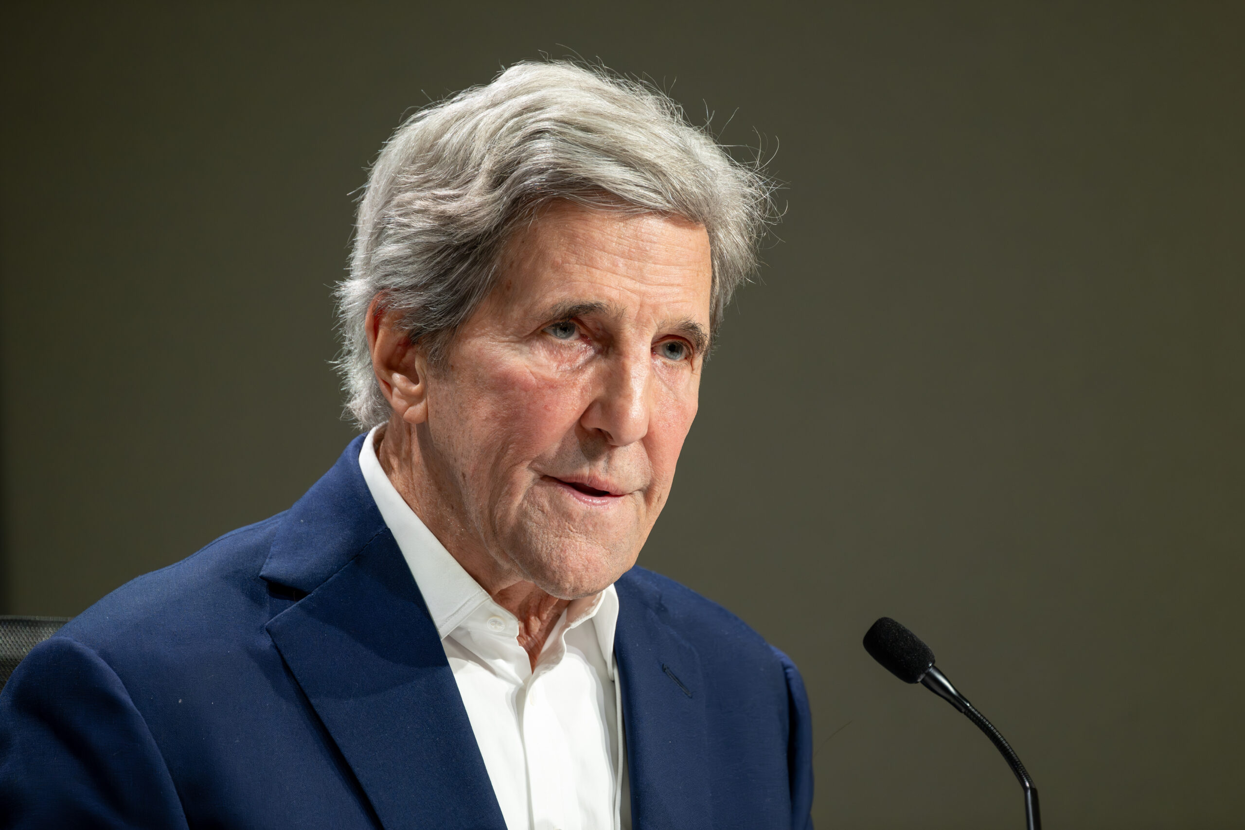 John F. Kerry, Special Presidential Envoy for Climate of the United States of America, speaking in the COP28 and the Road Ahead session at the World Economic Forum Annual Meeting 2024 in Davos-Klosters, Switzerland, 16 January. Kurpark Village – Briefing Centre. Copyright: World Economic Forum/Sandra Blaser